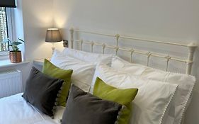 The Snug- With Private Parking